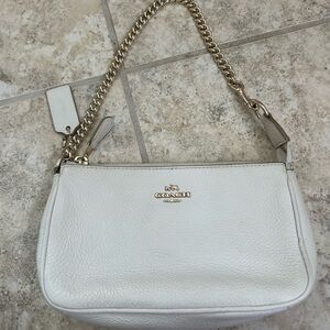 Coach Large Wristlet Chalk Pebble Leather Off White Bag) F53340
